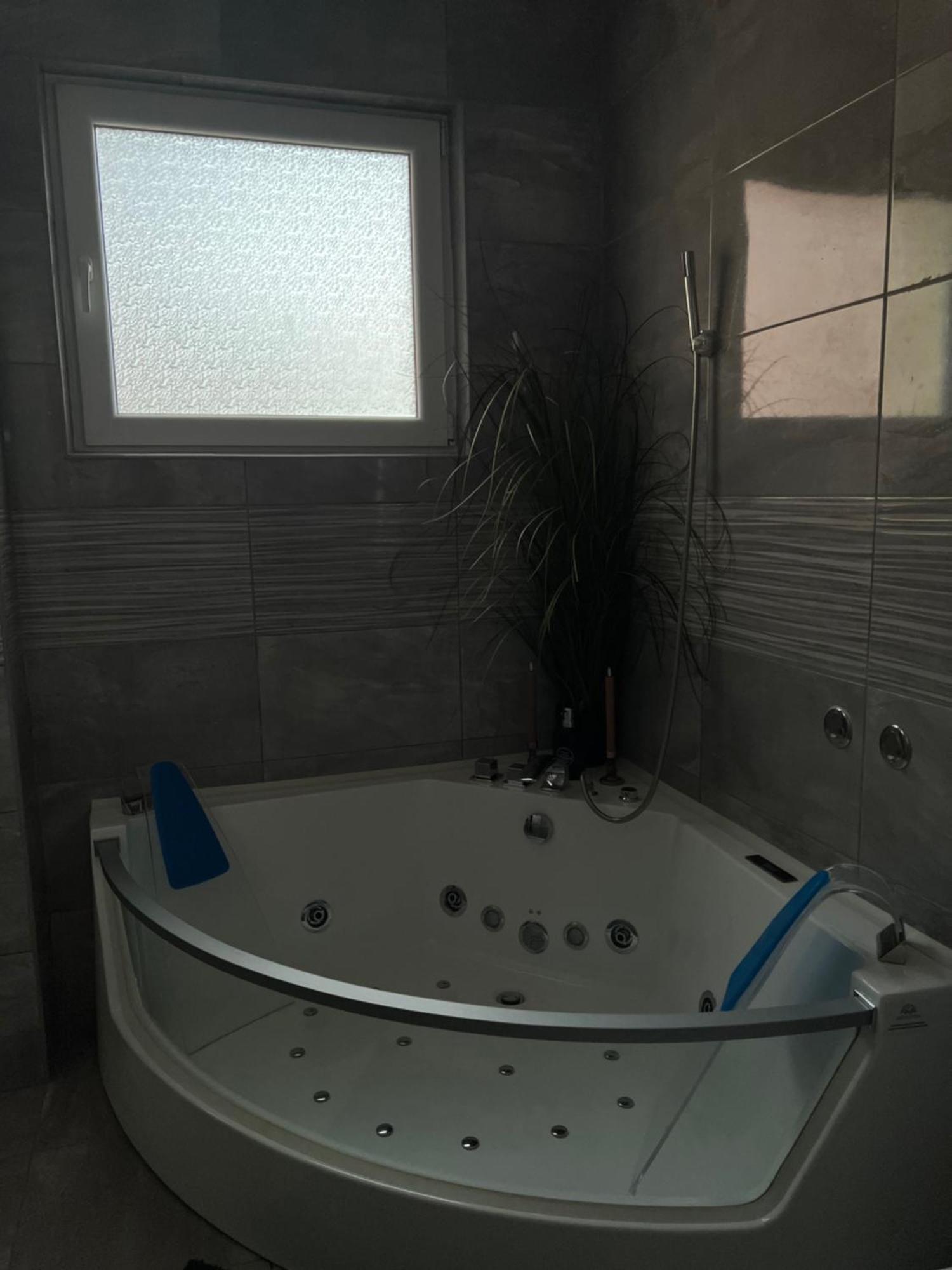 Luxrooms - Hotel Type With Private Jacuzzi 别洛瓦尔 外观 照片